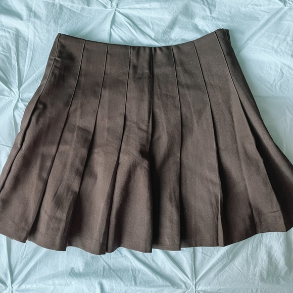 H&M Pleated Skirt - Picture 1 of 2
